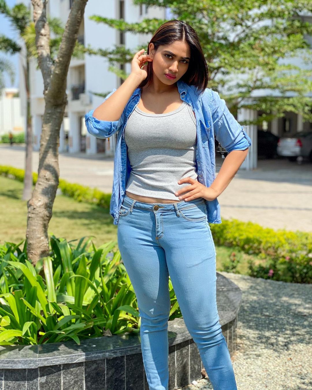 oviya helen